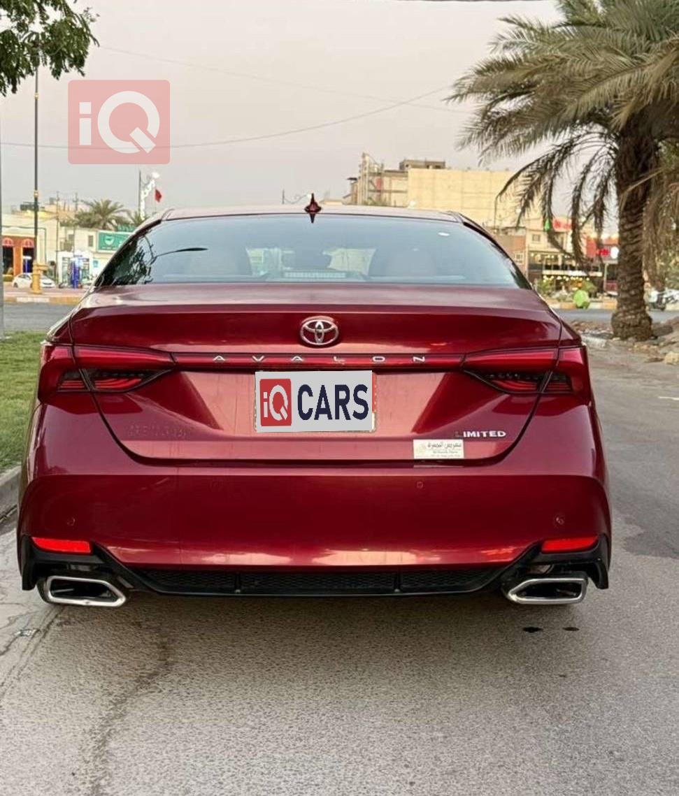 تويوتا أفالون